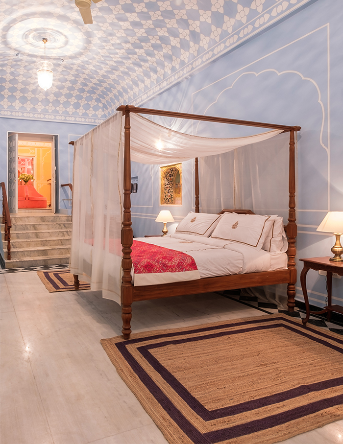 planned as a series of frames, the arches outline an opening that gives a hint of the space. The experience is captured in a matter of seconds as one enters the room with a four poster bed adorned by blue walls and an arched ceiling.
