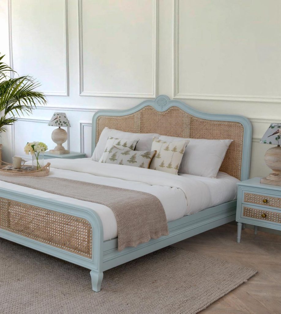 SUMMER GARDEN RATTAN BED