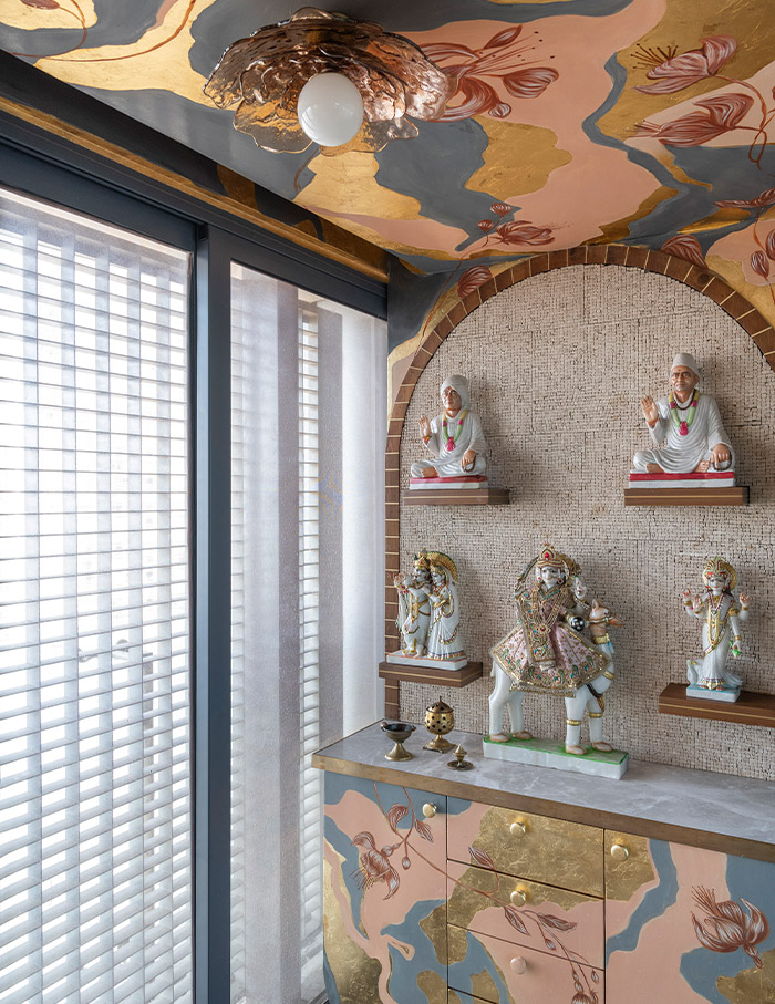 Mandir designed by principal designer Shimona Bhansali and designer Parul Kalra of Design Hex; Styling by Samir Wadekar, Photography by Suryan//Dang