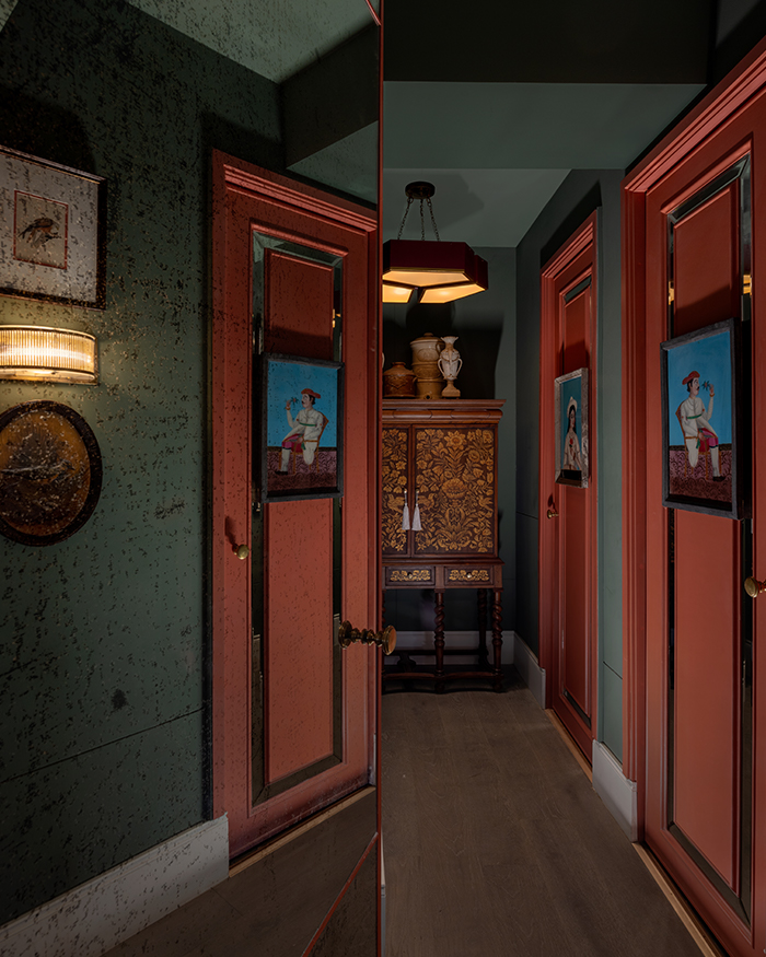 Mirrored bathrroms in Kala Swasti