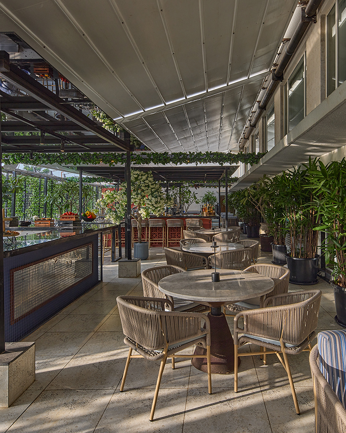 Open seating, an active bar and plenty of greens shape the space