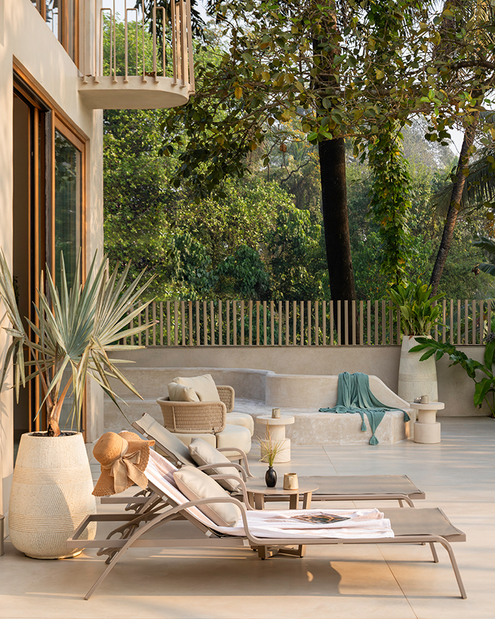 The open courtyard overlooking the paddy fields is one for the readers and loungers alike; Photography by Elmer S D’Souza and Abhijit Parsekar, The Photoarchitects