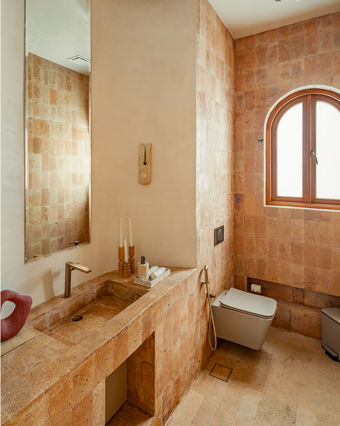 Cool concrete and plaster finishes, with soft recesses and alcoves reign through the bathroom spaces; Photography by Elmer S D’Souza and Abhijit Parsekar, The Photoarchitects