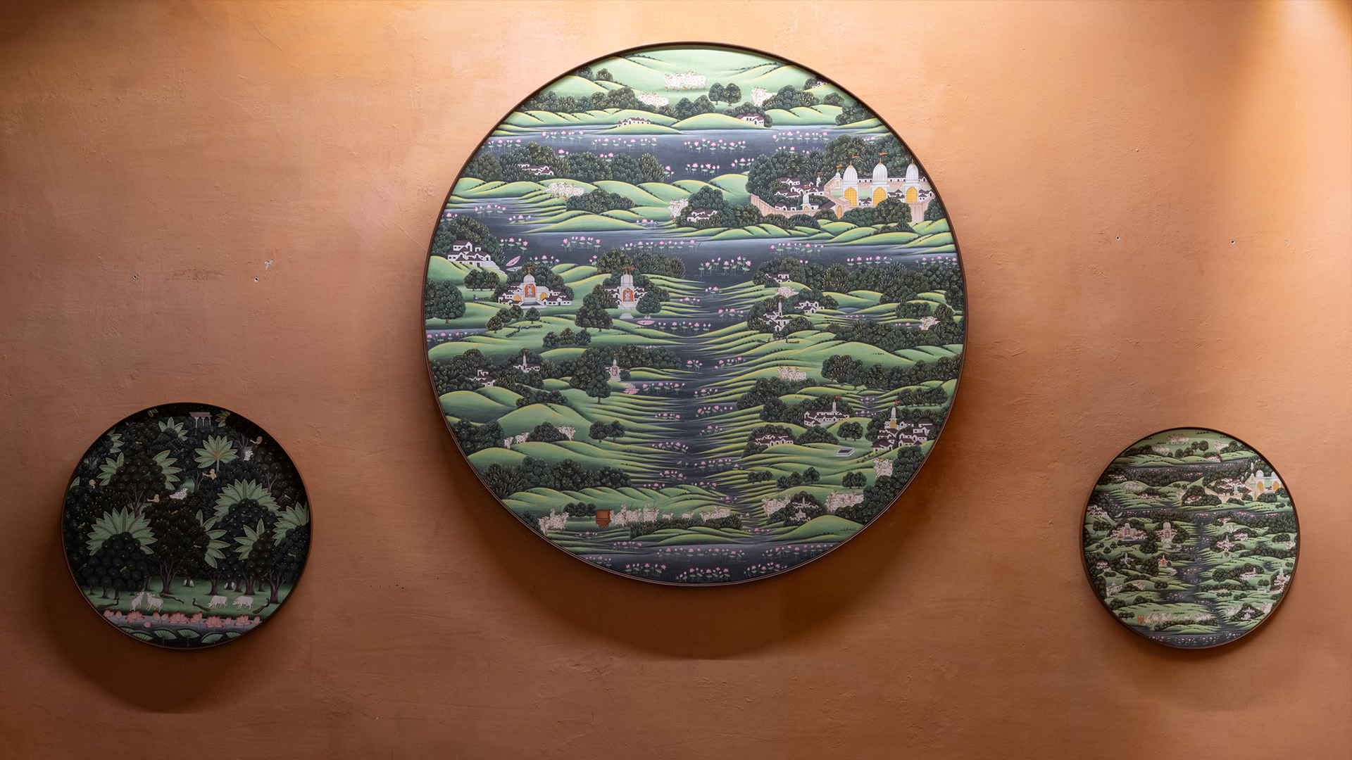 Photographs Courtesy of atelier Pichvai Tradition & Beyond