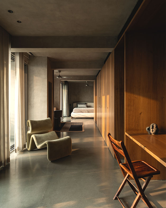 Peripheral spaces frame the layout, while a concealed sliding partition allows flexible separation and connection of zones; Photography by Syam Sreesylam