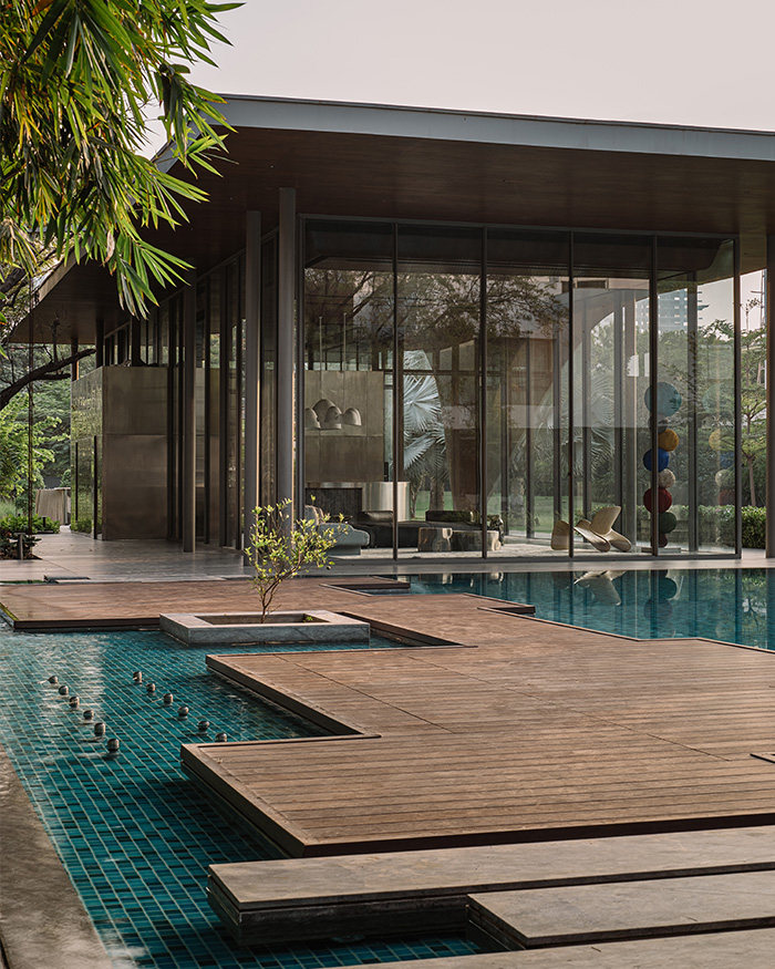 The waterside deck, crafted with wood by Interior Kraft,
extends towards the swimming pool fitted with mosaic
from Piccolo Mosaic; Photography by Ishita Sitwala