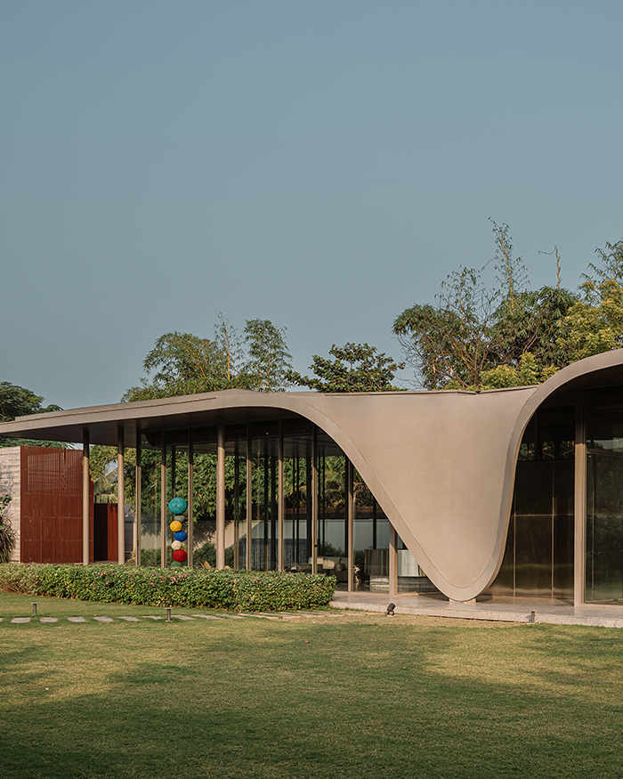 The roof bears a textured finish
by Heritage Surface Textures; Photography by Ishita Sitwala